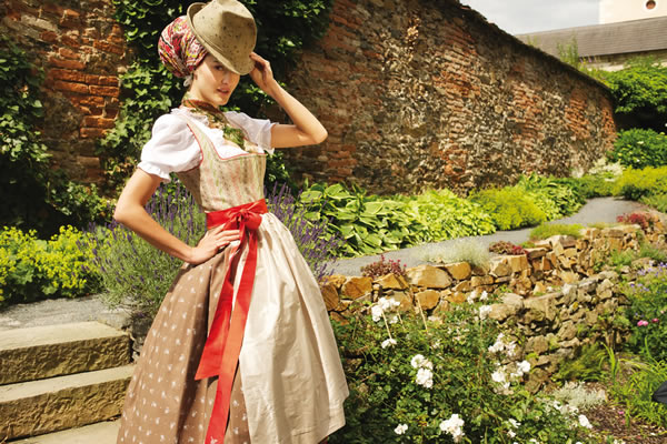 Fesches Dirndl für den Sommer und die Wiesn - Trachten aus der Sportalm Kollektion