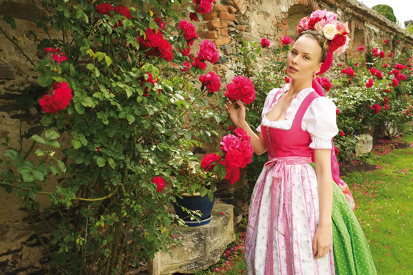 Süsses Partydirndl für die Wiesn - Tracht von Sportalm (Kollektion Frühling-Sommer)